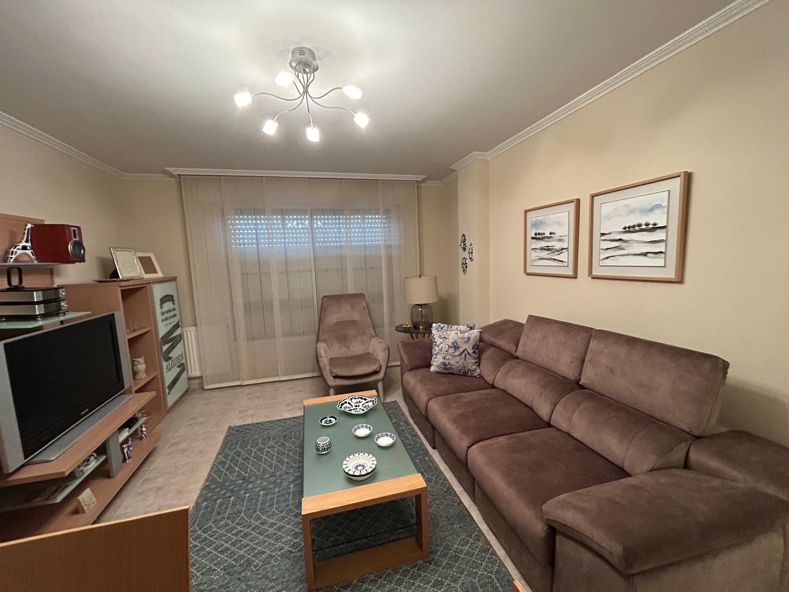 Ref..612, Piso de 98 m, 3 dormitorios, 2 baños, garaje y trastero 