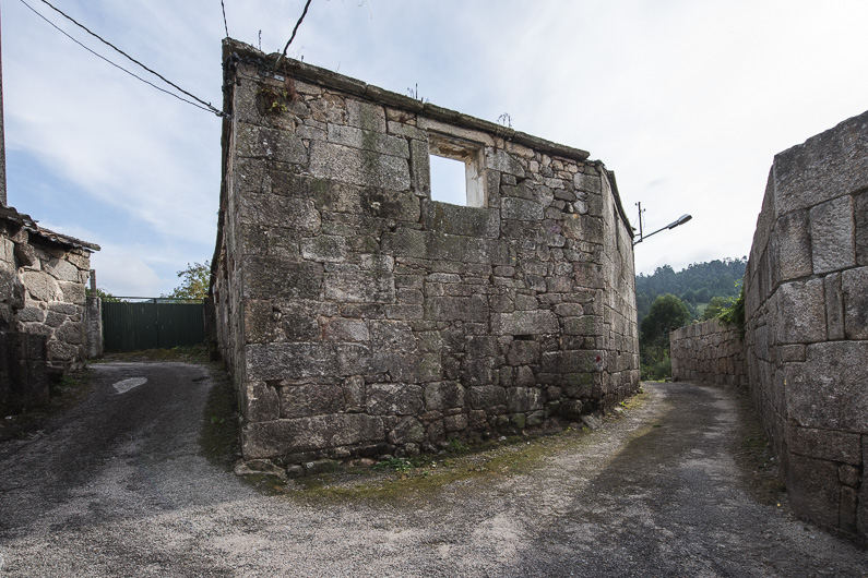 casa de piedra a restaurar en bora
